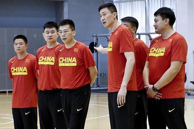 报道称，泽林斯基现在越来越接近离开那不勒斯，目前德劳伦蒂斯还没有就续约问题与泽林斯基达成协议，泽林斯基的要价与那不勒斯的报价之间分歧较大，考虑到泽林斯基合同明年6月就将到期，因此那不勒斯现在很难留住泽林斯基。